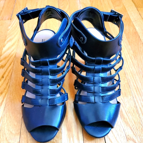 Gladiator strap heeled sandal - Picture 2 of 6
